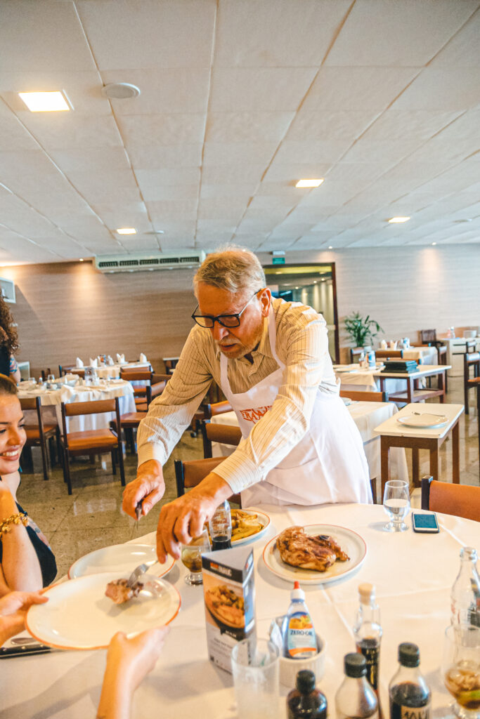 Fim de ano no Dom Francisco Restaurante. Os clientes poderão encomendar até o dia 22 e 27 de dezembro ou desfrutar das ceias presencialmente nos dias 24 e 31 de dezembro.